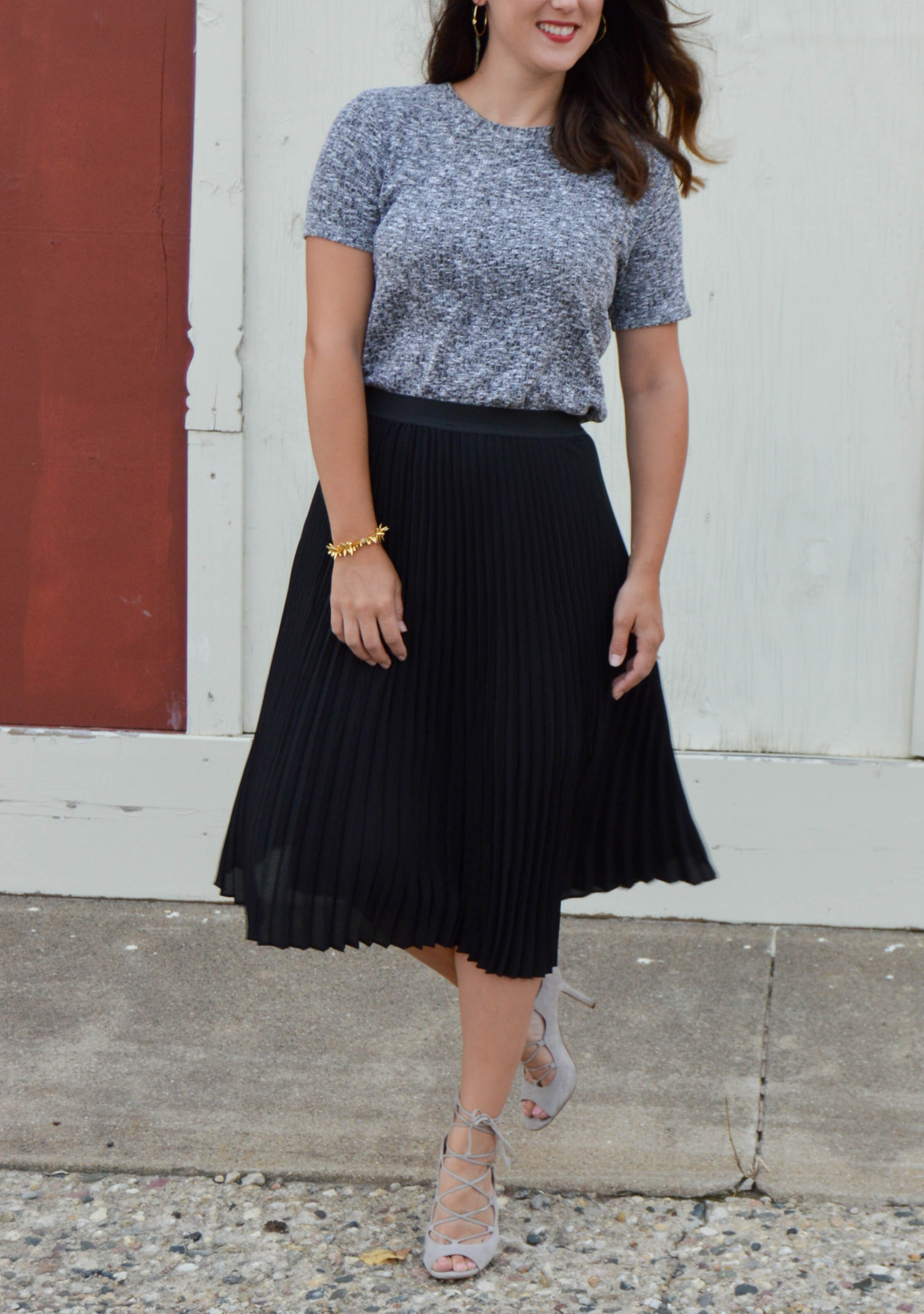 black pleated midi skirt - women's fall fashion