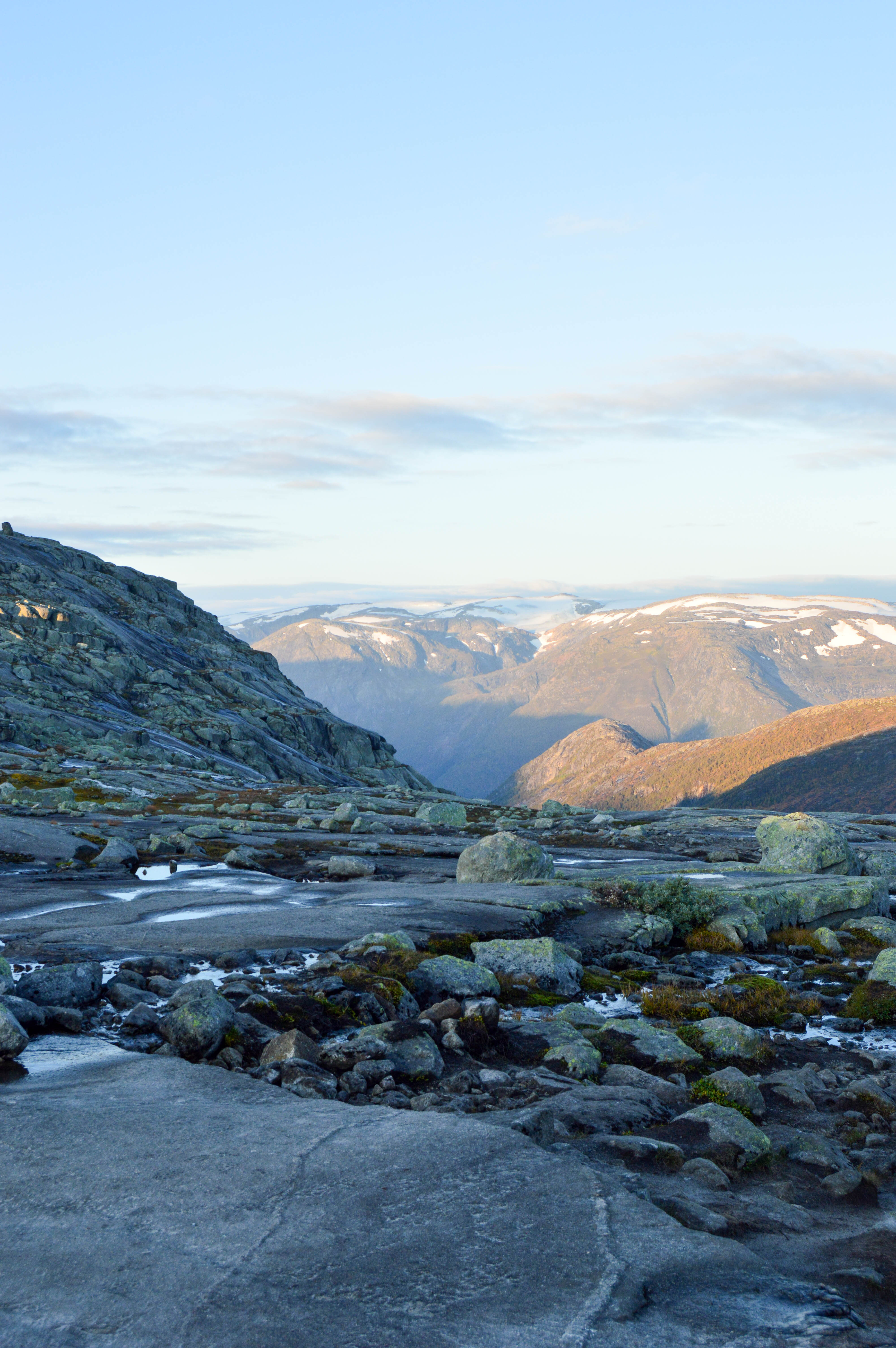 hiking trolltunga - norway 