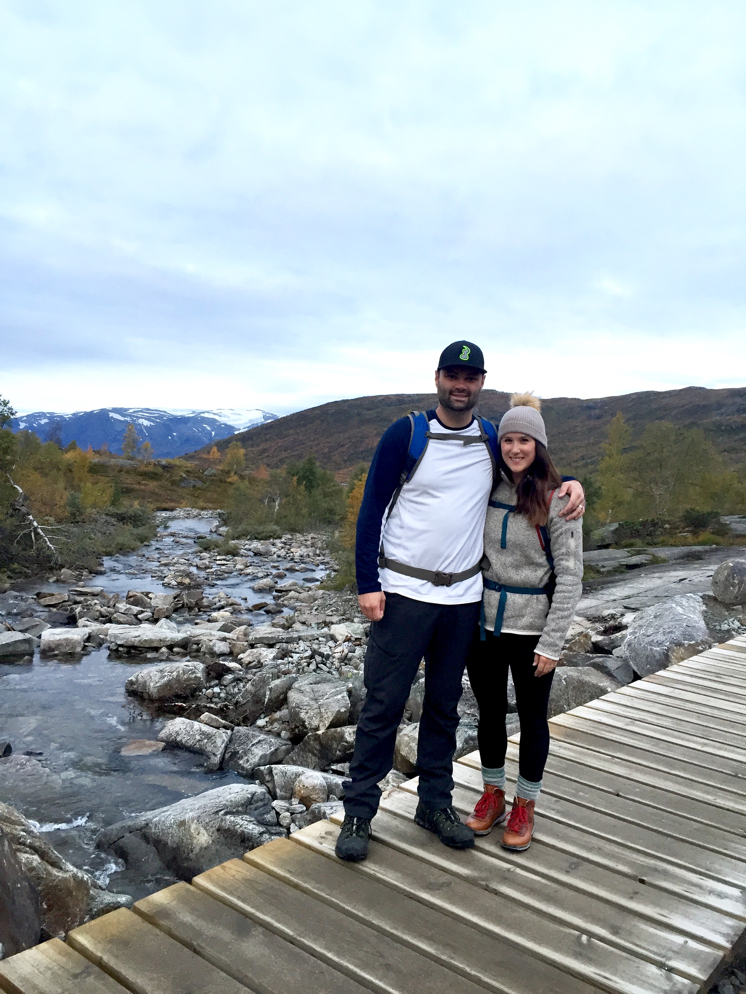 hiking trolltunga - norway 