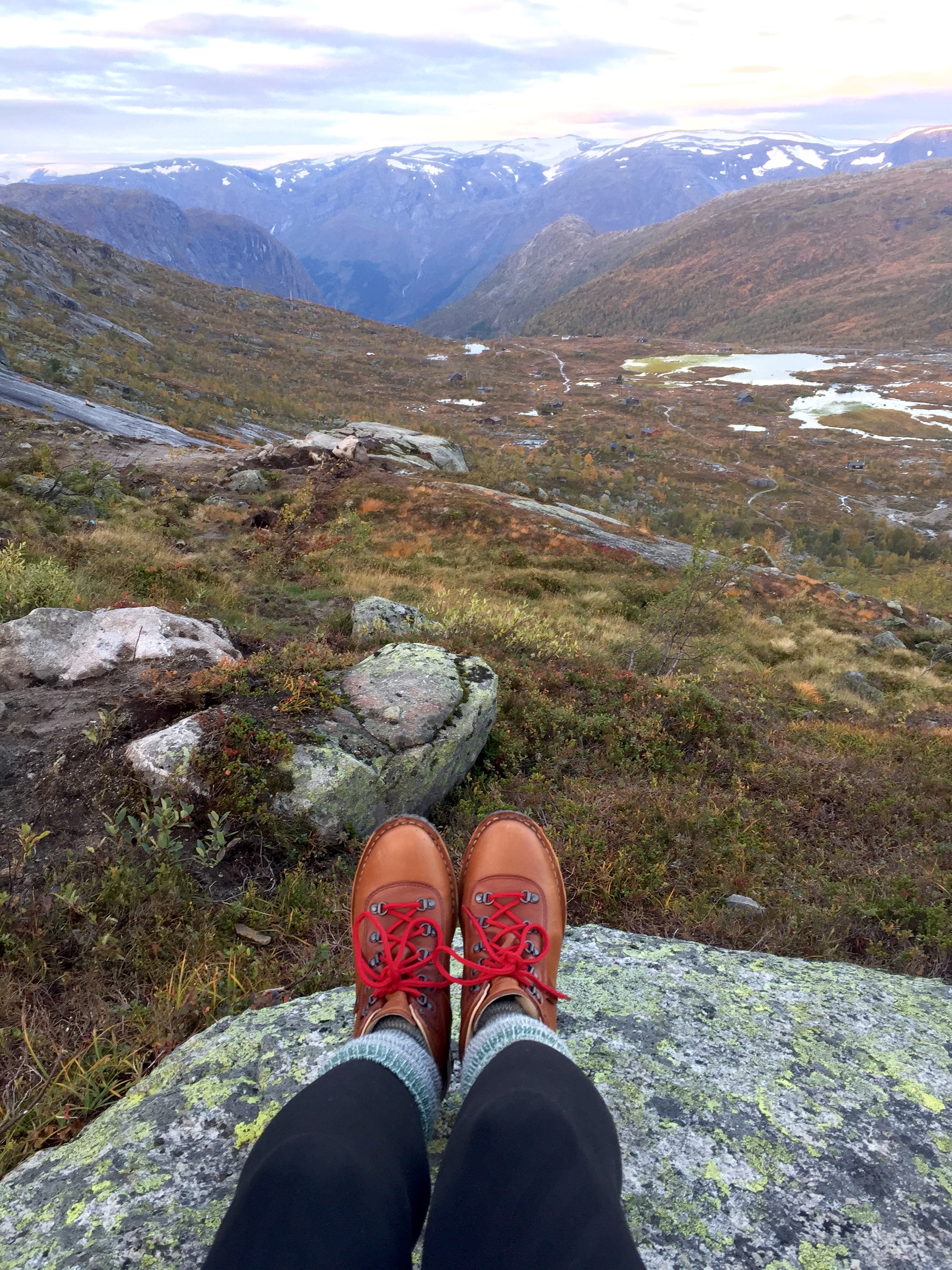 hiking trolltunga - norway 