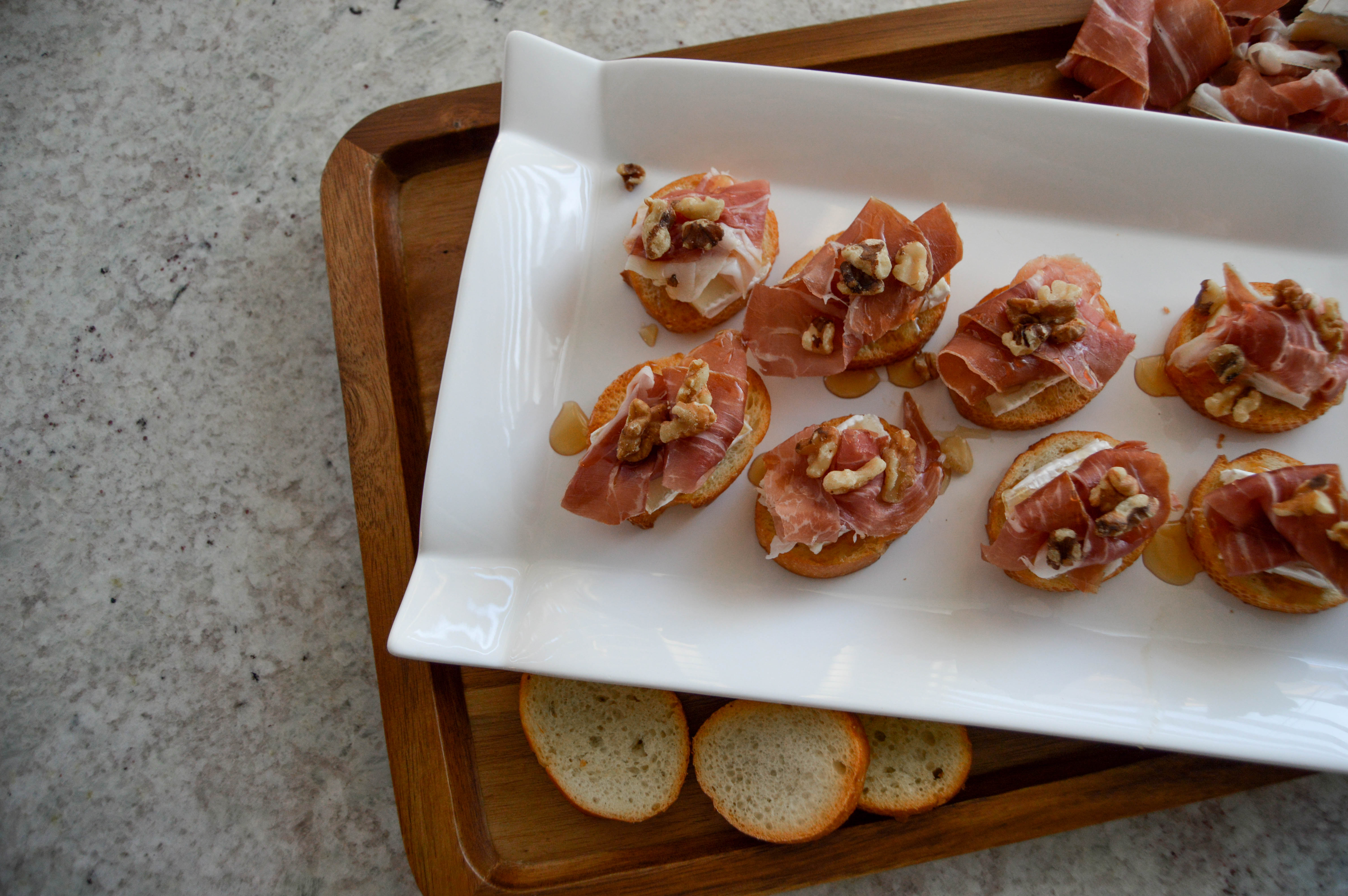 proscuitto brie crostini