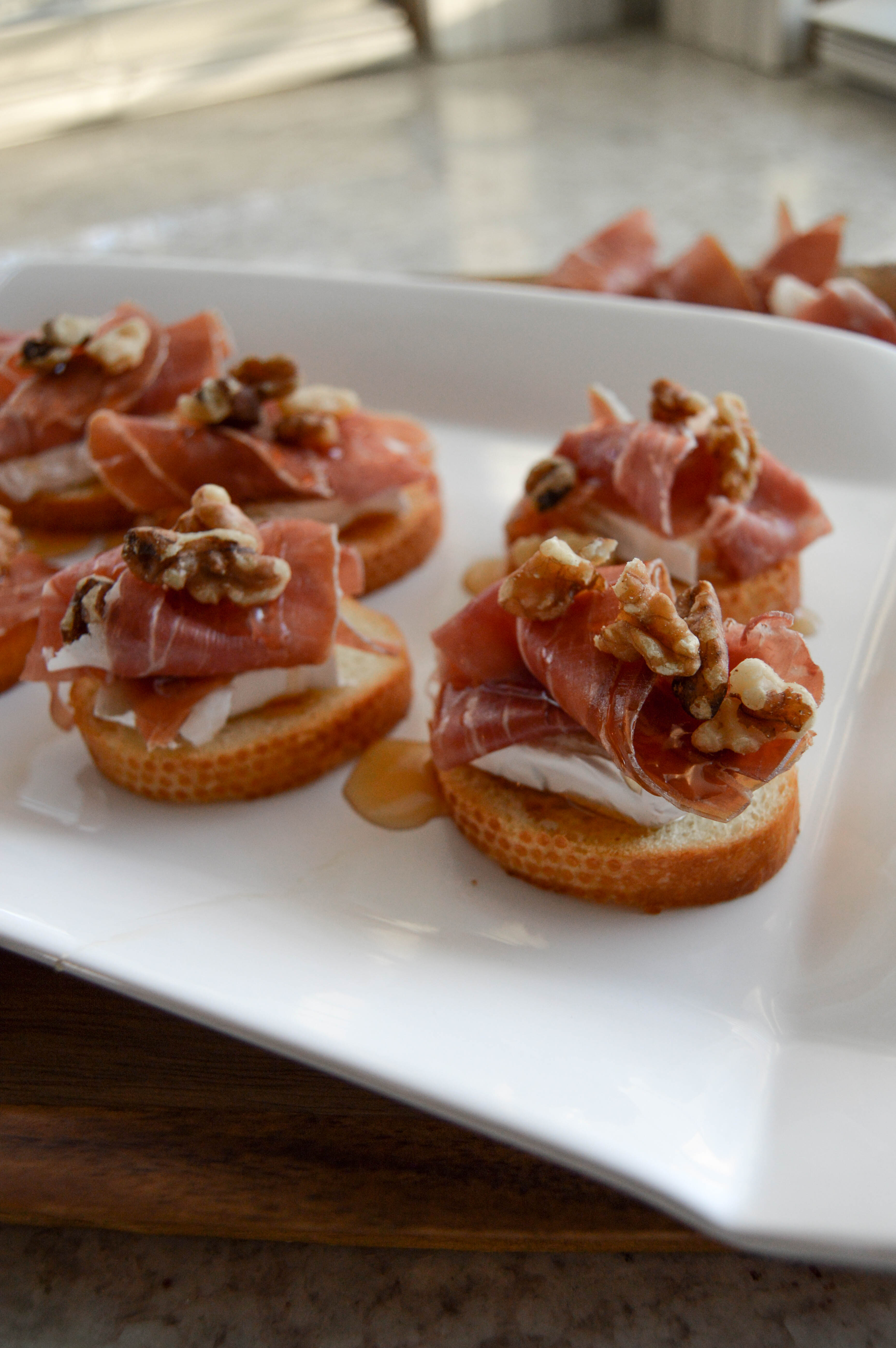 proscuitto brie crostini