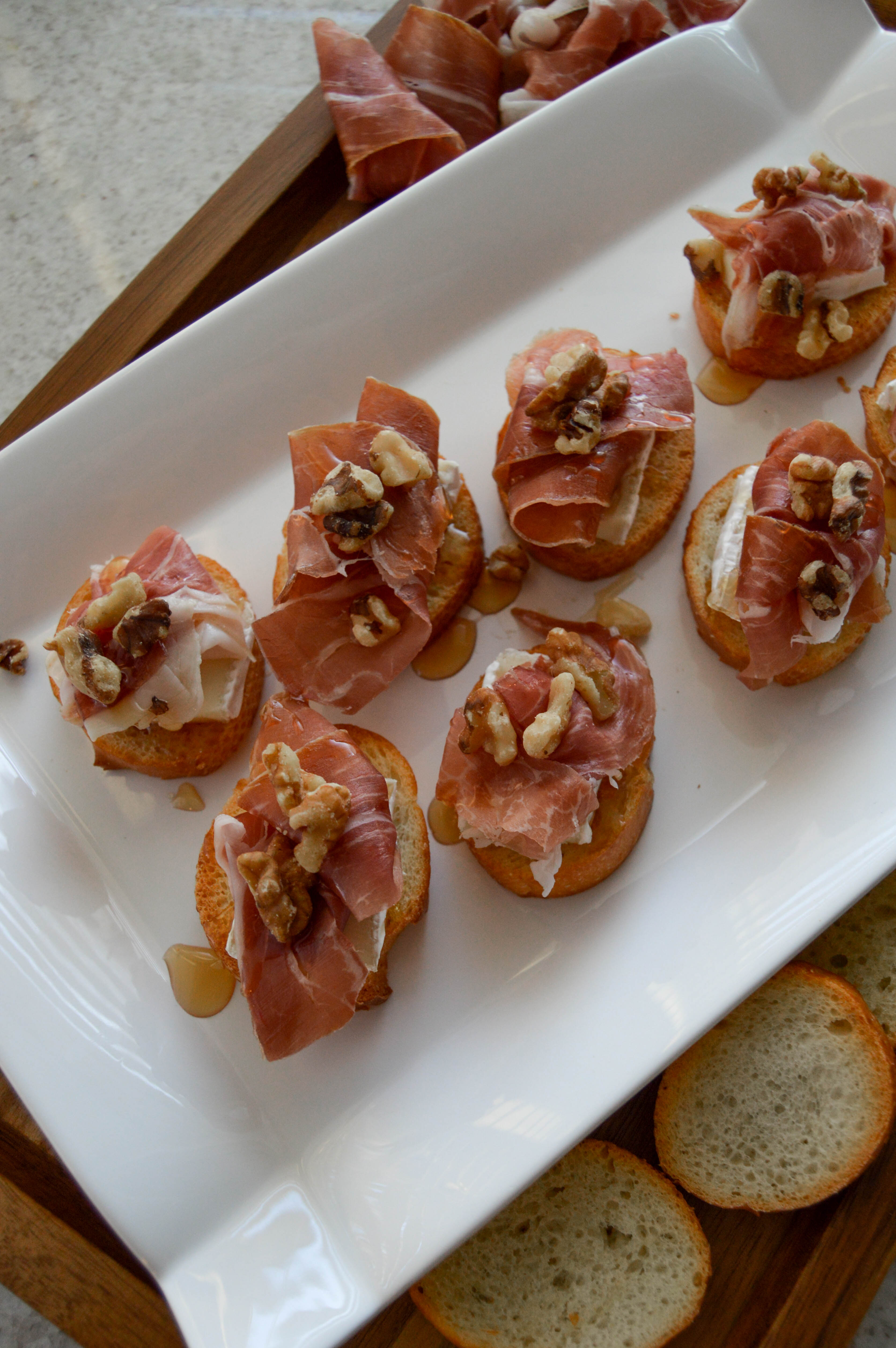 proscuitto brie crostini