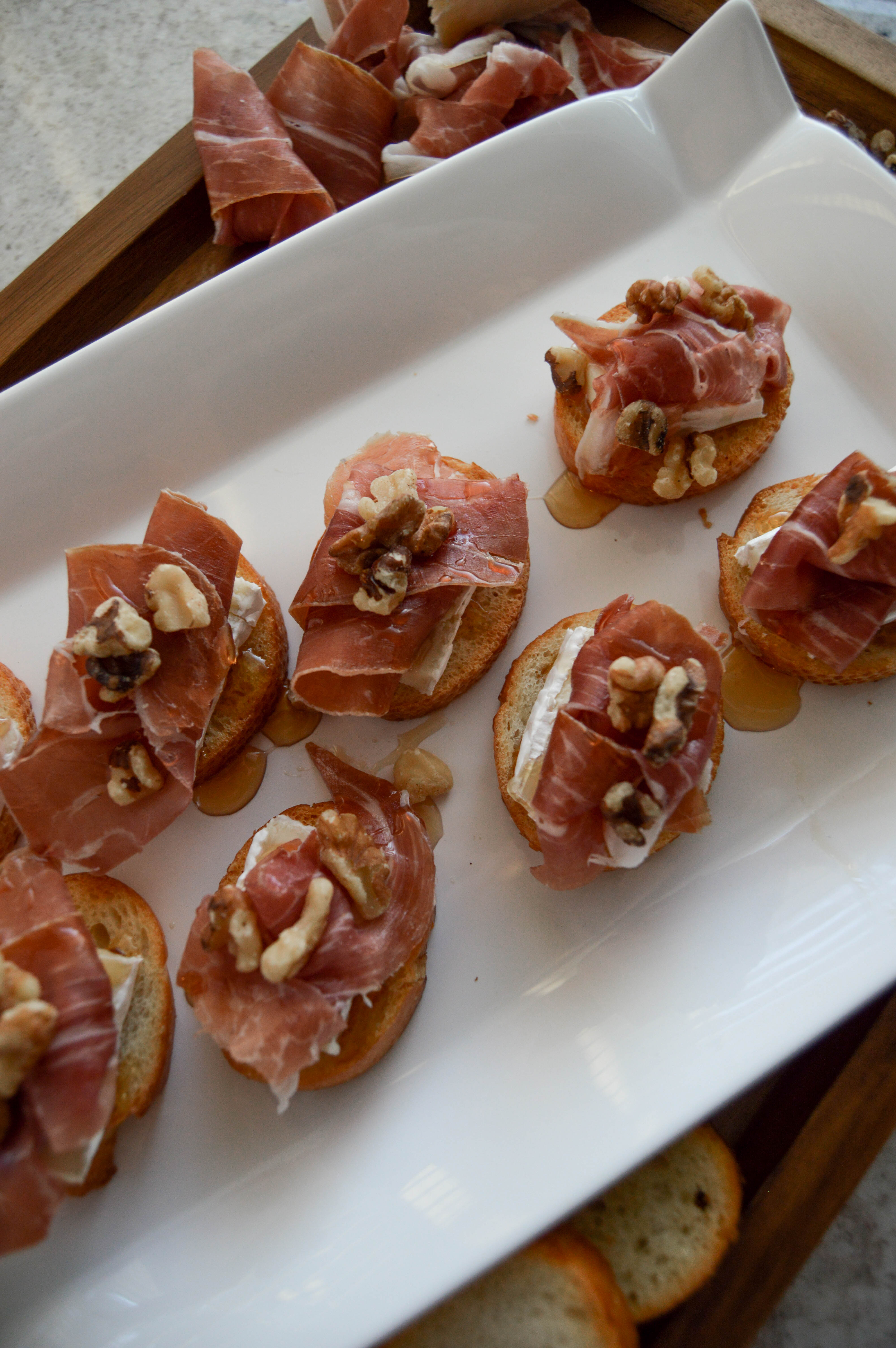 proscuitto brie crostini