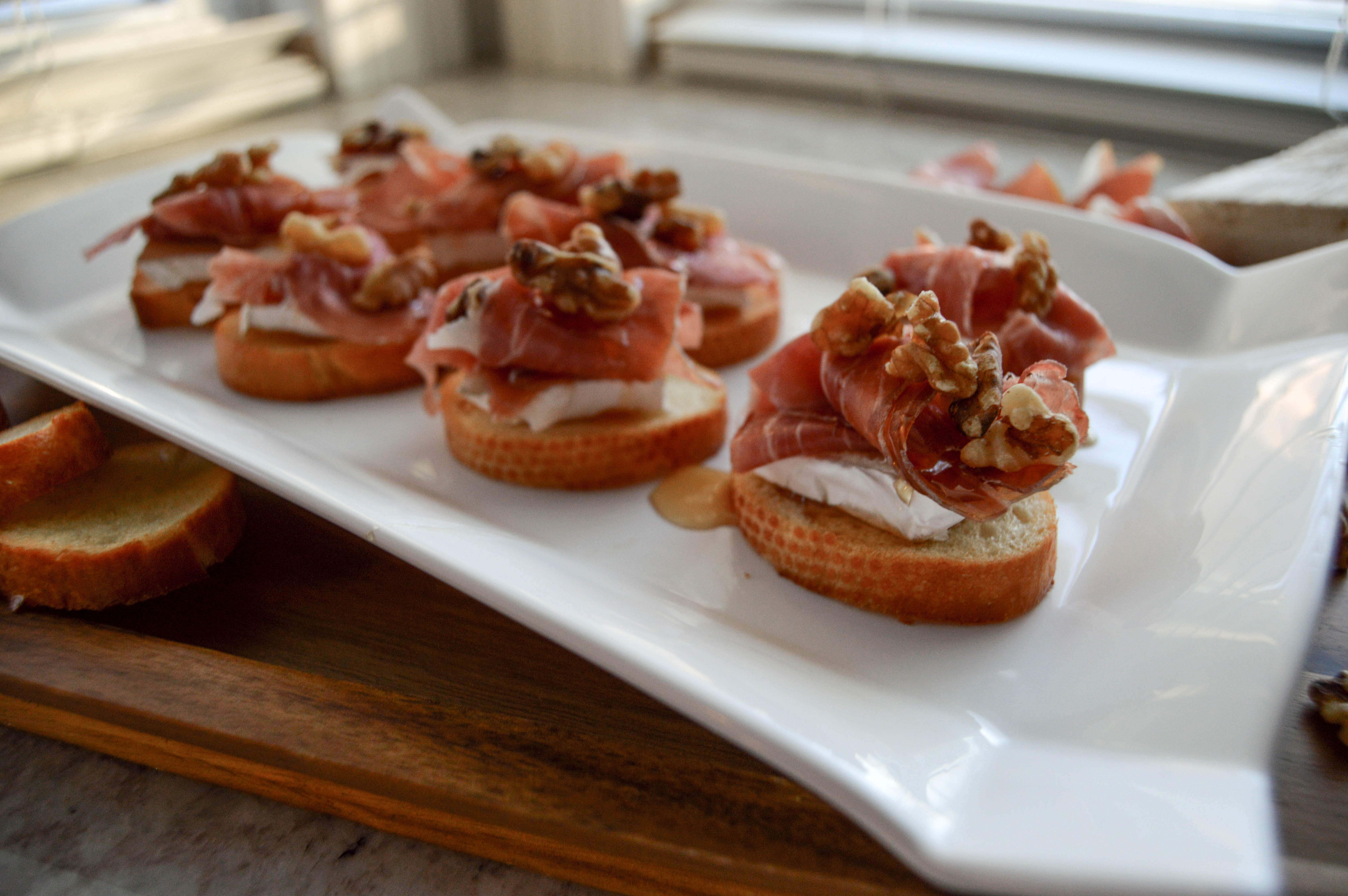 proscuitto brie crostini