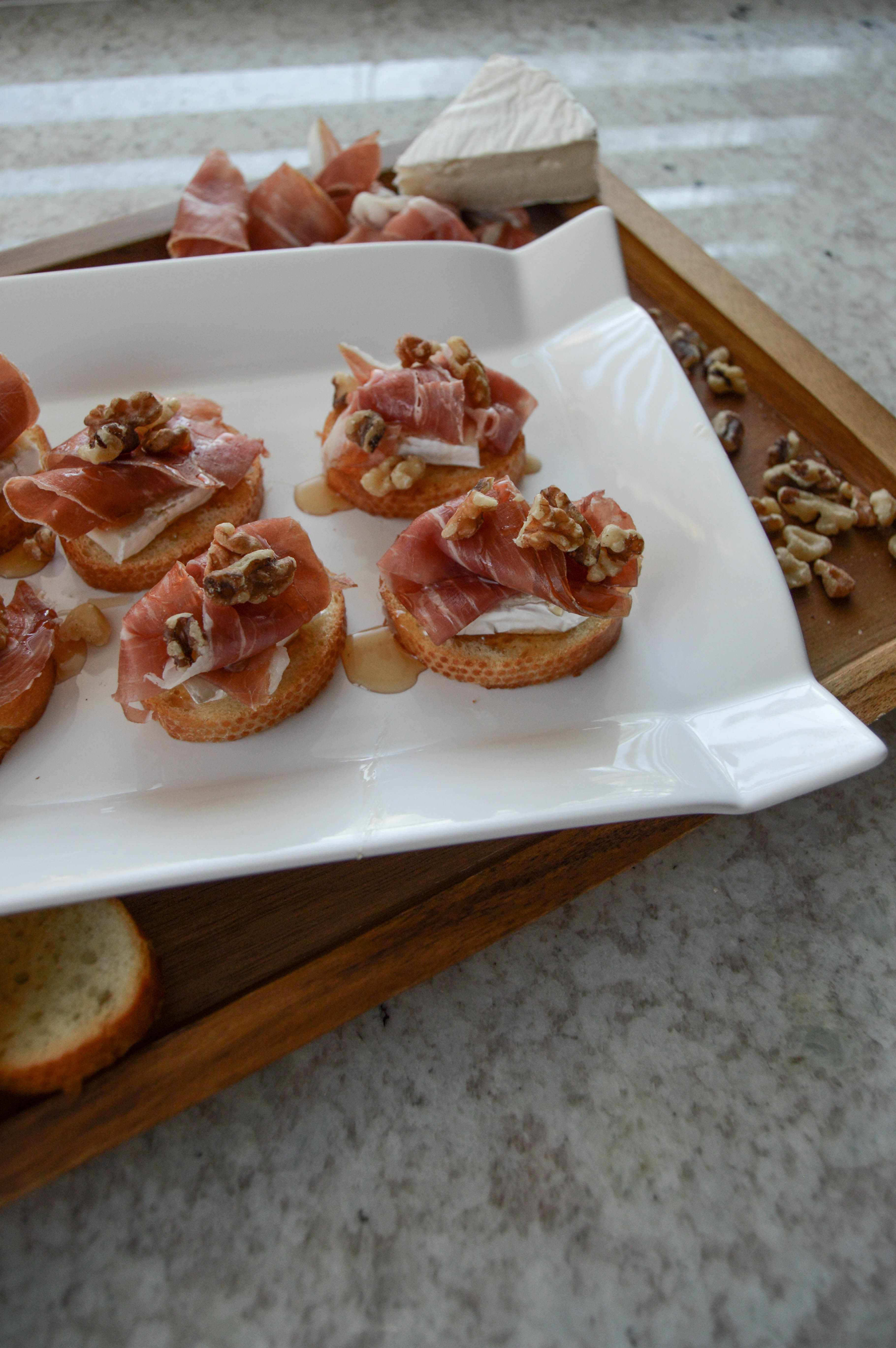 proscuitto brie crostini