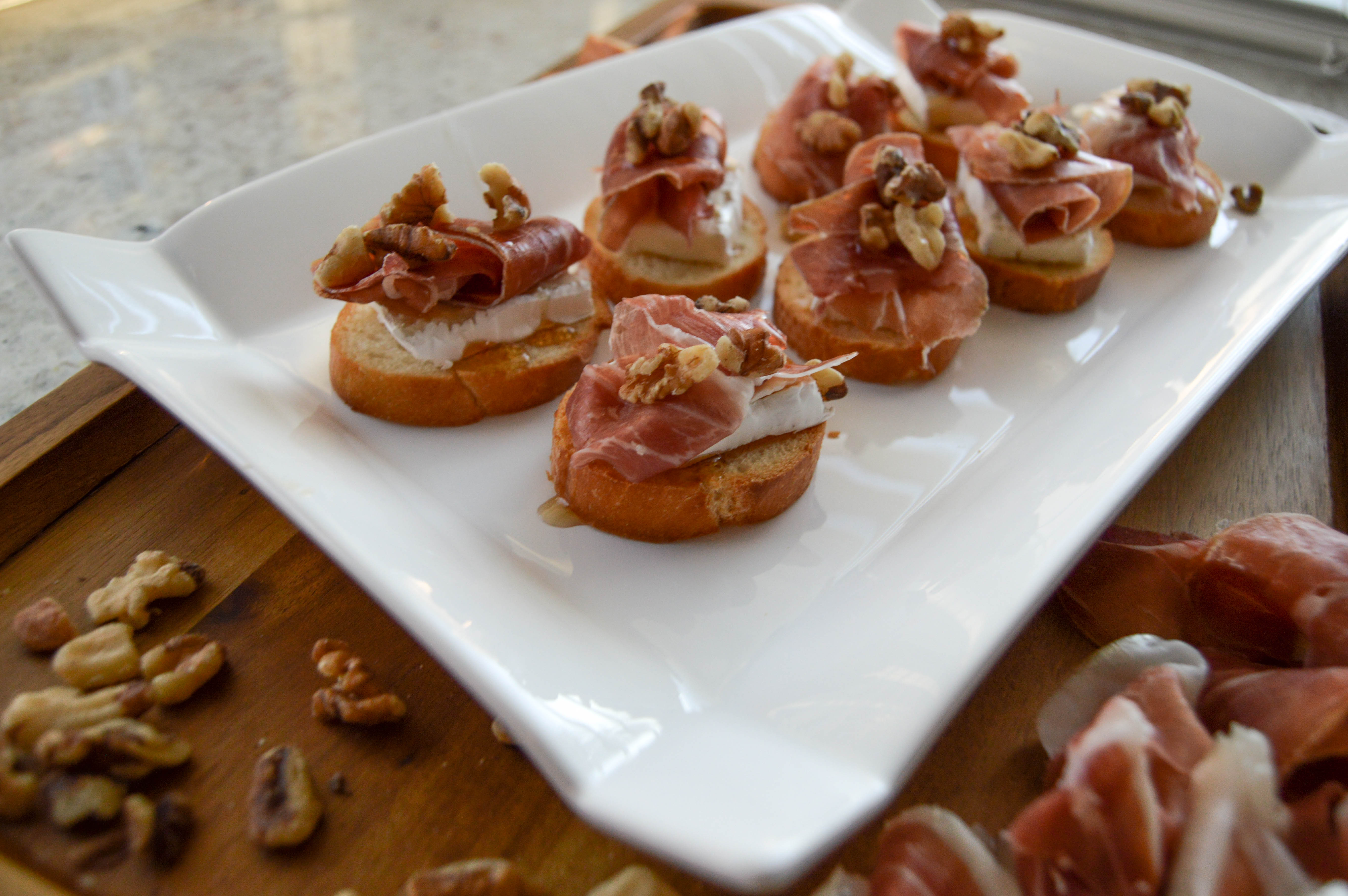 proscuitto brie crostini